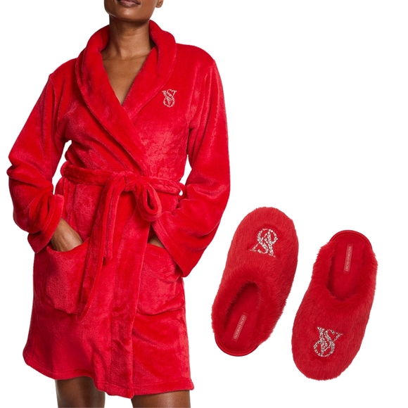 Victoria's Secret Other - Victoria’s Secret cozy plush robe in red size M/L & Sleepers L